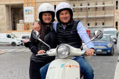 Erlebe rom hautnah mit einem tages-vespa-roller direkt bei termini. inklusive helm, gps-halterung und insider-tipps für deine individuelle tour.