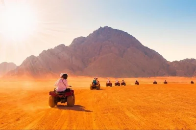 Vivi il vento del sinai in un tour in quad da sharm el sheikh, attraversa le pianure fino alla valle dell’eco, gusta il tè beduino e approfitta del transfer dall’hotel per una giornata senza pens