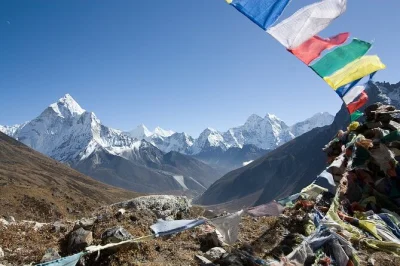 Partez en trek guidé au camp de base de l’everest avec vols depuis katmandou, villages sherpas, repas inclus. réservez votre aventure himalayenne complète dès maintenant.