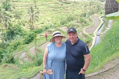 Erlebe ubungs traditionelle dörfer, den affenwald, die reisfelder von tegalalang und den tegenungan wasserfall – private tour mit guide, mittagessen, eintritt und hoteltransfer inklusive. jetzt buc