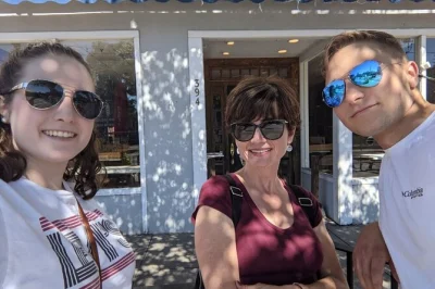 Discover marfa through a creative scavenger hunt featuring interactive clues, live remote guidance, and fun photo tasks. book now for leaderboard glory!