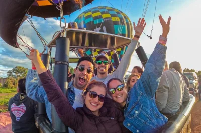 Vola sopra teotihuacan in mongolfiera, visita le antiche piramidi e gusta una colazione in una grotta. trasporto a/r, guida e bevande incluse. prenota subito.