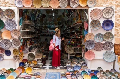Vivi la brezza dell’atlantico con un’escursione a essaouira da marrakech. esplora la medina patrimonio unesco, passeggia sulla spiaggia e gusta un pranzo di pesce fresco. include il trasferimento.