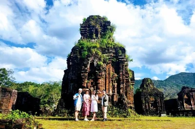 Entdecke das my son sanctuary bei einer privaten früh-tour ab hoi an oder da nang. inklusive hotelabholung, englischsprachigem guide, eintritt und wasser.