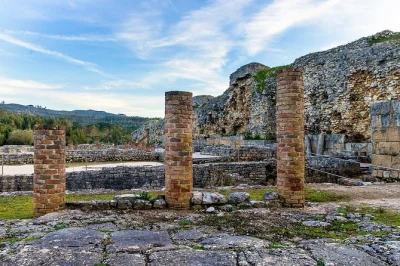 Scopri il portogallo romano tra i mosaici di conimbriga e il museo po.ro.s con guida locale, trasporto privato e pick-up in hotel per una gita senza stress.