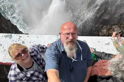 Feel the ocean spray at la bufadora, wander ensenada’s artisan markets, and enjoy private transport with a local guide—includes pickup from cruiseport.