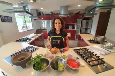 Découvrez la cuisine mexicaine avec le chef coty à playa del carmen : cours pratique, dégustation de tequila et mezcal, et repas convivial. options végétariennes. groupes réduits.