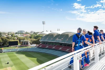 Vivi l’emozione di scalare il tetto dell’adelaide oval con una guida locale, godendo di viste spettacolari sulla città, foto di gruppo e tutta l’attrezzatura di sicurezza inclusa. più orari di