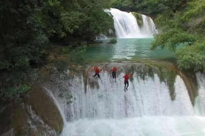 Scopri ciudad valles e l’avventura selvaggia della huasteca potosina: salti tra cascate, giardini surreali, rafting sul fiume tampaón, tutto con guida e trasferimento dall’hotel.