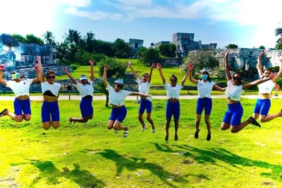 Découvrez les ruines de tulum sans la foule, nagez dans le cenote ouvert xunaan ha et explorez la grotte cristalline taak bi ha. transport privé, entrées et déjeuner local inclus.