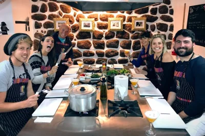 Découvrez le marché san pedro de cusco avec un chef local, goûtez des fruits rares et préparez des plats péruviens traditionnels dans une cuisine coloniale. ingrédients et boissons inclus.