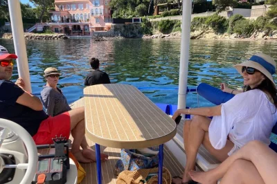 Entdecke die französische riviera bei einer ruhigen solarboot-tour ab beaulieu mit eigenem kapitän. privat, umweltfreundlich und mit atemberaubenden ausblicken auf monaco und die küste.