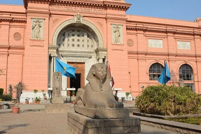 Volez de hurghada au caire pour une visite de 2 jours. explorez les pyramides de gizeh, le musée égyptien, la citadelle, khan el khalili et plus encore avec un guide local.