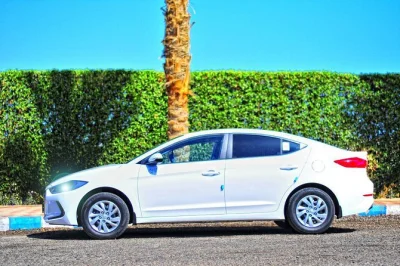 Réservez un transfert privé des hôtels de soma bay à l'aéroport de hurghada. chauffeurs fiables, voitures modernes, wifi gratuit et service porte-à-porte. réservation facile.