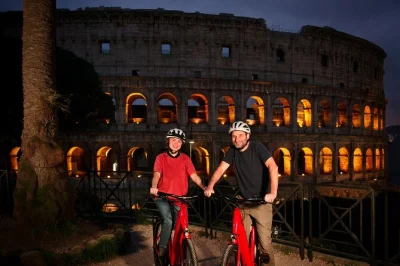 Erlebe rom bei dämmerung mit e-bike – piazza venezia, trevi-brunnen, pantheon & mehr. inkl. helm, cannondale e-bike und dinner-option.