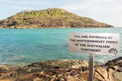 Descubre la naturaleza salvaje de cape york en un viaje 4wd de 9 días desde cairns, con cruceros por ríos, arte aborigen y tours por las islas del estrecho de torres, con recogida incluida.