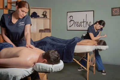 Scendi dalla nave a ensenada e rilassati con un massaggio di coppia, pickup privato al porto, terapisti certificati e drop-off flessibile per una prenotazione facile.