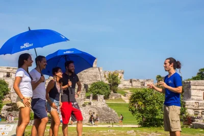 Scopri le fresche grotte di río secreto, esplora le rovine di tulum e vivi un benvenuto maya — con pickup privato, attrezzatura e pranzo a buffet regionale incluso.