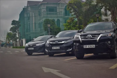 Book a private noi bai airport pick up for a smooth ride to hanoi. reliable drivers, flight tracking, and air-conditioned cars. easy, direct transfer.