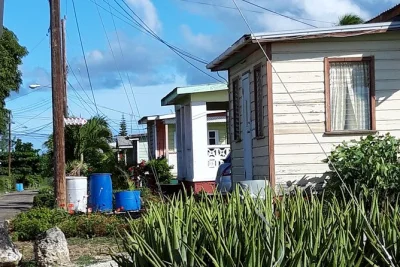 Découvrez la barbade authentique en petit groupe avec un guide local, les falaises de north point, l’église de st james, la côte de bathsheba et un déjeuner typique bajan. prise en charge inclus