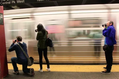 Registre os pontos mais famosos de nyc com um fotógrafo local, do empire state ao central park. inclui passagem de metrô e dicas práticas de fotografia.