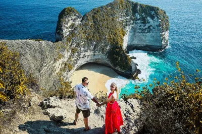 Ab bali früh starten für einen tagesausflug nach nusa penida mit schnorcheln in drei buchten, hoteltransfer, mittagessen und stopps bei angel’s billabong, broken beach und kelingking beach.