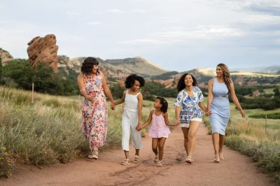 Registre momentos reais com um ensaio fotográfico privado nos arredores de denver, a apenas 30 minutos da cidade. inclui crédito de $50 para imagens, fácil acesso e fotógrafo local.