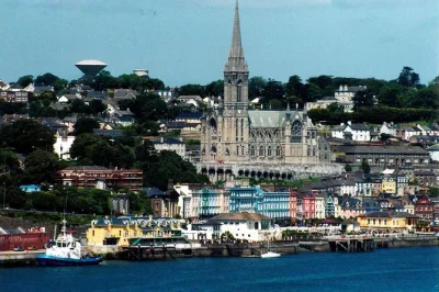 Découvrez cobh à travers une balade sur le titanic trail. Écoutez des histoires vraies d’émigration, du lusitania et du port de cork avec un guide local—visite publique, départs quotidiens.
