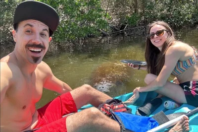 Descubre delfines, observa manatíes de cerca y rema entre los manglares salvajes de cocoa beach con un guía local. incluye todo el equipo y horarios flexibles.