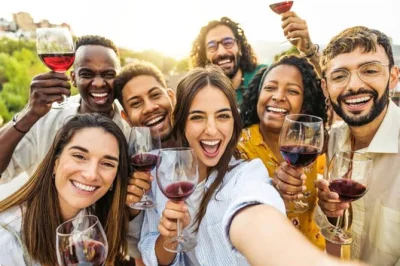 Découvrez les meilleurs domaines bio de casablanca valley, goûtez des vins naturels, rencontrez des alpagas et savourez un déjeuner au restaurant tanino. transfert inclus.