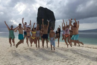 Railay, tup, poda & phra nang: speedboot-tour zum sonnenuntergang, schnorcheln mit leuchtendem plankton und mittagessen am strand. inklusive abholung.