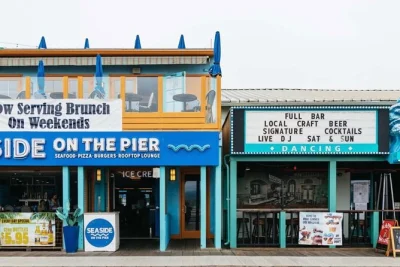 Descubre los Ángeles en medio día: recorre hollywood boulevard, disfruta del muelle de santa mónica, almuerza en the grove y visita las casas de celebridades con transporte en aire acondicionado.