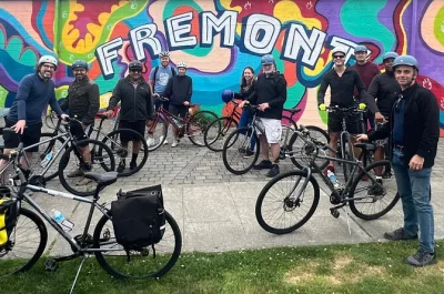Feel the rhythm of seattle on a guided city bike tour—olympic sculpture park, ballard locks, fremont & more. includes bottled water and safe bike trails.