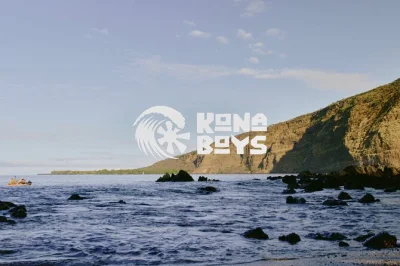Découvrez la baie de kealakekua en kayak, nagez avec les poissons colorés et écoutez les histoires hawaïennes de votre guide. départ depuis the coffee shack avec tout le matériel inclus.