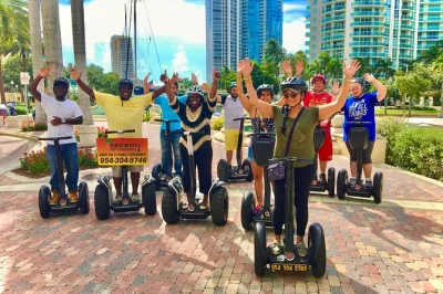 Erkunde fort lauderdales riverwalk, las olas boulevard und strandpromenade auf einer segway-tour mit lokalem guide. inklusive einführung, helm und spannenden stopps mit geschichten.