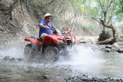 Vivi l’emozione degli atv a puerto vallarta, vola in zipline sopra il fiume, rinfrescati nelle piscine naturali di el salto e rilassati con un giro in mulo e una degustazione di tequila. include tra