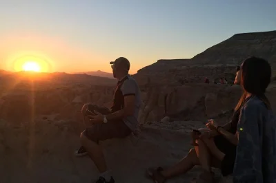 Entdecke kappadokien mit privatem guide: feenkamine, höhlenkirchen und unterirdische städte. inklusive hoteltransfer, mittagessen und weinprobe.