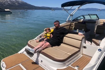 Erlebe lake tahoe bei einer privaten yacht-tour: vikingsholm in emerald bay, klippen im dl bliss state park, exklusive rubicon anwesen und erfrischende drinks an bord.