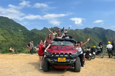 Scopri ha giang loop in jeep aperta: visita villaggi etnici, attraversa il passo ma pi leng e condividi pasti con la gente del posto. tutto incluso, con pick-up.