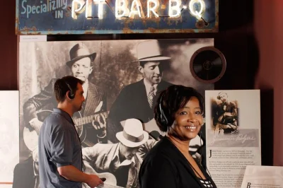 Step inside memphis rock 'n' soul museum with an audio guide, hear 100+ songs, explore beale street, and enjoy wheelchair-friendly access with easy entry.