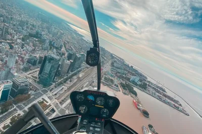 Descubre buenos aires desde el aire en un vuelo privado en helicóptero, con vistas al obelisco, cementerio de la recoleta y puerto madero. incluye traslado al helipuerto.