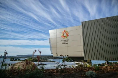 Descubre la historia en el national anzac centre de albany, sigue relatos reales de la i guerra mundial, explora la fortaleza princess royal y recorre senderos costeros con una sola entrada.