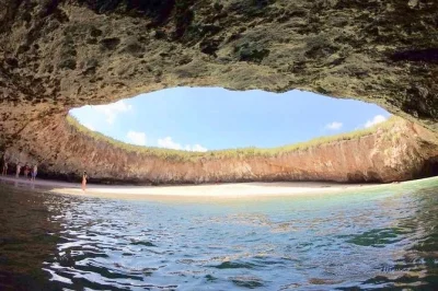 Scopri la spiaggia nascosta delle isole marietas, fai snorkeling tra pesci tropicali e rilassati a playa nopalera—tour in piccolo gruppo con ingresso garantito e guida locale.