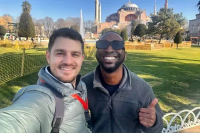 Erlebe istanbuls altstadt in kleiner gruppe, überspringe die warteschlangen bei hagia sophia & zisterne, genieße türkischen kaffee und schlendere über den großen basar – alles mit lokalem guide