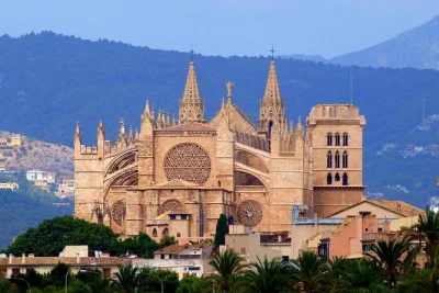Explore palma de mallorca’s bellver castle, city center, and valldemossa on a private guided tour with hotel or port pickup. discover local history.