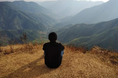 Explore os destaques de meghalaya—shillong, cherrapunjee, a vila de mawlynnong e muito mais. transporte privado, atrações locais e momentos de viagem autênticos incluídos.