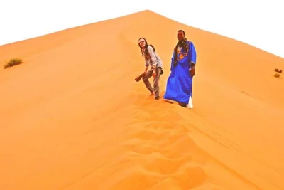 Tour privado 2 días desde fes al desierto: atraviesa el medio atlas, visita ifrane, monta camellos en merzouga, duerme en tienda bereber y disfruta el amanecer en las dunas de erg chebbi.