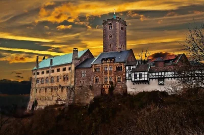 Scopri eisenach con un tour privato a piedi. visita casa bach, museo luther, chiesa di san giorgio e la curiosa tiny house con una guida locale.