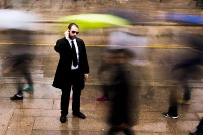 Vivez un vrai jeu d’espionnage au cœur de vancouver. résolvez des énigmes, découvrez des lieux emblématiques comme vancouver lookout et la galerie d’art. sans appli, que de l’aventure !