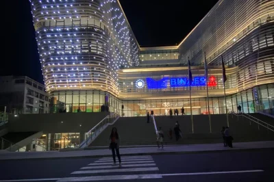 Feel the pulse of san salvador’s historic center, hike boquerón’s crater, and slide through color at picnic steak house—all with private transport and a local guide.